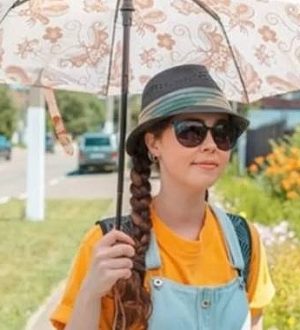 A Büyüt A Küçült Yorumlar Reklam Haberler Asayiş Asayiş Yayınlanma: 05 Mayıs 2025 – 11:23 Şanlıurfa’da Kaçakçılık Operasyonu: 980 Paket Ele Geçirildi Şanlıurfa İl Jandarma Komutanlığı ekipleri, tütün ve alkol kaçakçılığıyla mücadele kapsamında önemli bir operasyona daha imza attı. 26 Nisan – 1 Mayıs 2025 tarihleri arasında Viranşehir, Karaköprü ve Birecik ilçelerinde düzenlenen “şok yol araması” uygulamalarında toplam 980 paket gümrük kaçağı sigara ele geçirildi. Asayiş 05 Mayıs 2025 – 11:23 A Büyüt A Küçült Şanlıurfa’da Kaçakçılık Operasyonu: 980 Paket Ele Geçirildi TAKİP ET TAKİP ET ŞANLIURFA- Operasyonlar, Viranşehir, Karaköprü ve Birecik İlçe Jandarma Komutanlıkları ile Kaçakçılık ve Organize Suçlarla Mücadele Şube Müdürlüğü (KOM) ekiplerinin koordinasyonuyla, hassas burunlu dedektör köpeklerin desteğiyle gerçekleştirildi. Jandarma ekipleri, halk sağlığını tehdit eden ve devletin vergi kaybına neden olan kaçakçılıkla mücadelede kararlılık mesajı verdi. Şanlıurfa İl Jandarma Komutanlığı, tütün ve alkol kaçakçılarına yönelik denetim ve operasyonların aralıksız süreceğini duyurdu. Bu operasyonla birlikte bölgedeki kaçakçılıkla mücadelede caydırıcılığın artırılması hedefleniyor.