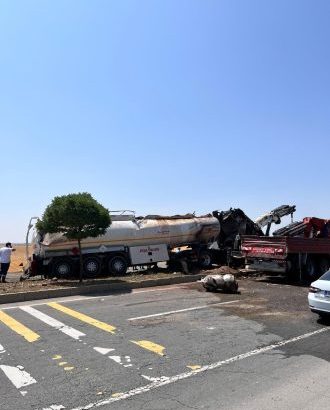  Hilvan’da Tır Devrildi: Sürücü Yaralandı