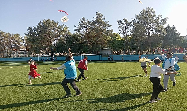  Bozova’da Uçurtma Şenliği Düzenlendi