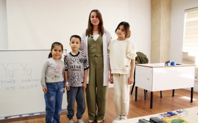  Şanlıurfa Eğitim ve Araştırma Hastanesi’nde Hastane Sınıfı Uygulaması Çocukların Eğitim Sürekliliğini Sağlıyor