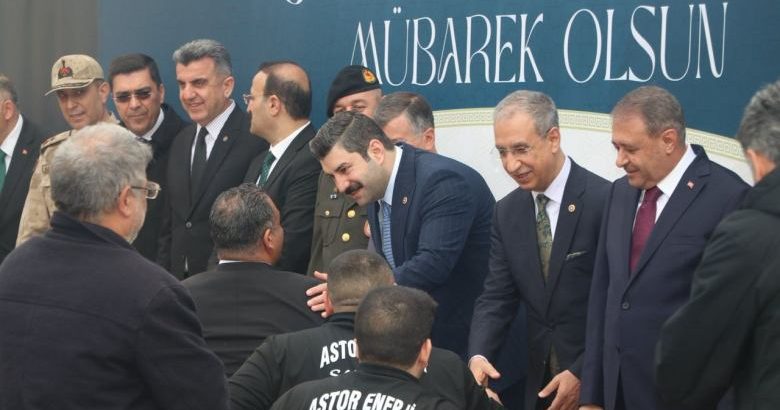  Urfa’da tarihi camide bayramlaşma