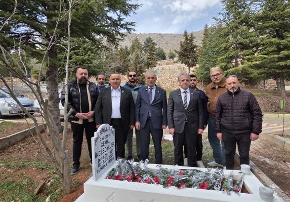  CEMAL İNCESOYLUER MEZARI BAŞINDA ANILDI