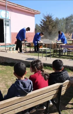 Şanlıurfa’da meslek lisesi öğrencileri her ay bir kırsal okulu yeniliyor