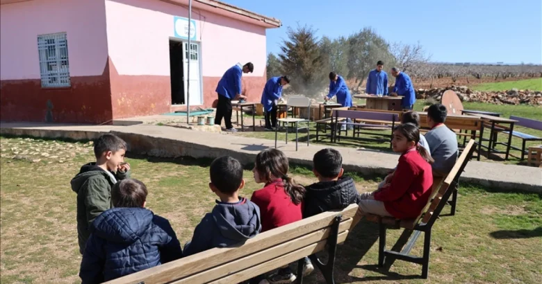  Şanlıurfa’da meslek lisesi öğrencileri her ay bir kırsal okulu yeniliyor
