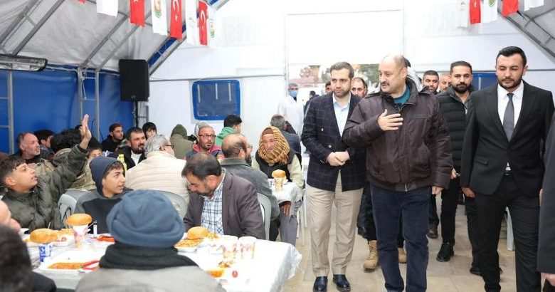  Başkan Gülpınar, iftar çadırında vatandaşlarla buluştu