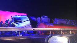 Şanlıurfa’da yakıt yüklü tır devrildi: Sürücü hayatını kaybetti