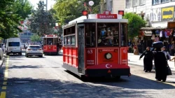 Şanlıurfa Büyükşehir Belediyesi Divanyolu Caddesi’nde yaz uygulamasına geçiyor