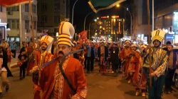 Gençlik ve Spor Bayramı coşkusu dün gece düzenlenen kortej yürüyüşüyle başladı